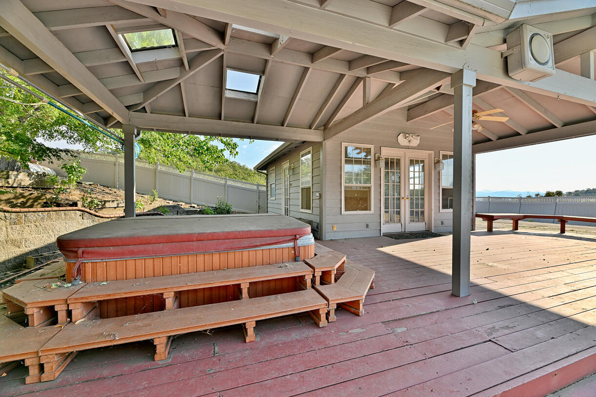 5493 Hillcrest Road Medford, OR 97504 - Photo 38 of 44 DSC_4179