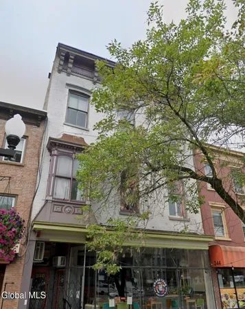 $2,450 | 240 Washington Avenue, Unit 2, Albany, NY 12210