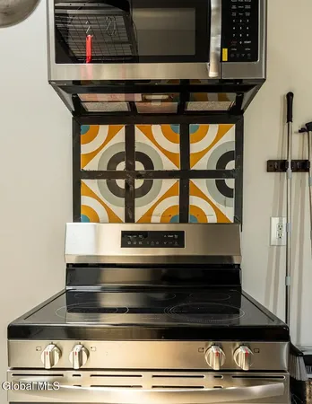 $2,450 | 240 Washington Avenue, Unit 2, Albany, NY 12210