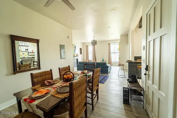 $2,450 | 240 Washington Avenue, Unit 2, Albany, NY 12210