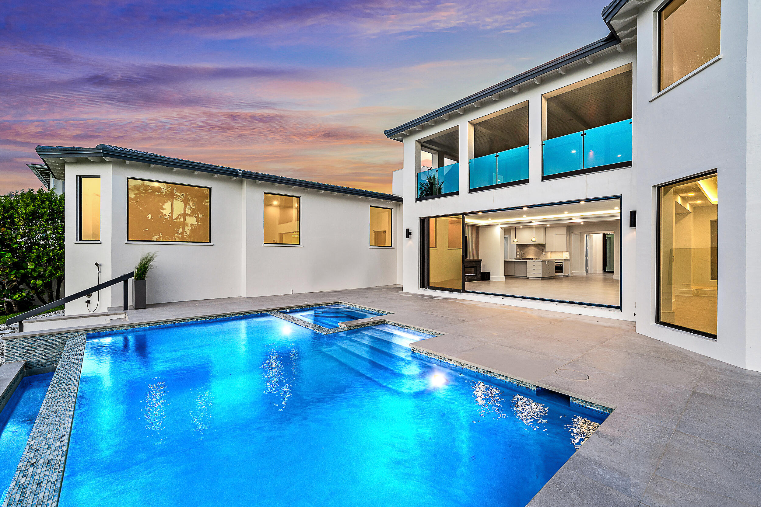 22 Ocean Drive Jupiter Inlet Colony, FL 33469 - Photo 5 of 36 Pool Sunrise