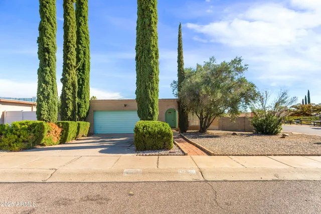 a view of a backyard of the house