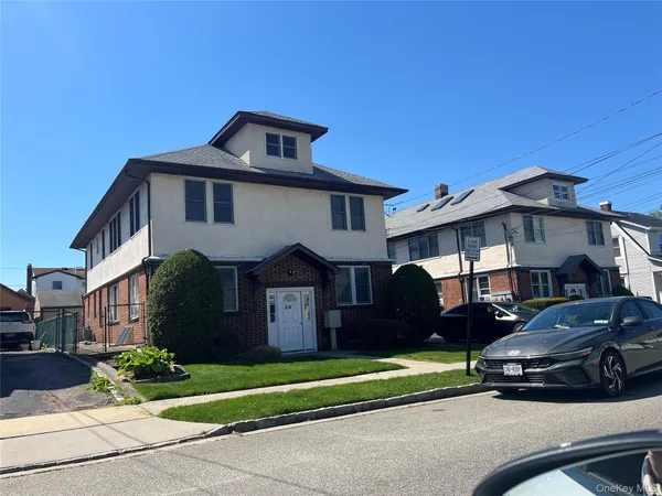 $2,800 | 39 Notre Dame Avenue, Hicksville, NY 11801