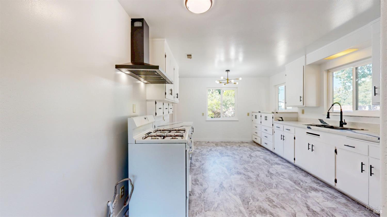 592 South Avenue Santa Rosa, CA 95407 - Photo 15 of 55