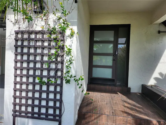 a view of entryway with a flower garden