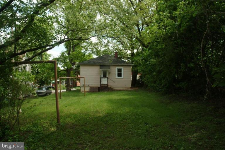 2806 Hollins Ferry Road Baltimore, MD 21230 - Photo 2 of 9 Exterior (Rear)