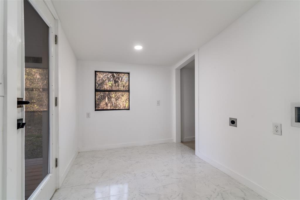 250 Skyview Point, TX 75472 - Photo 17 of 34 a view of a hallway with a elevator