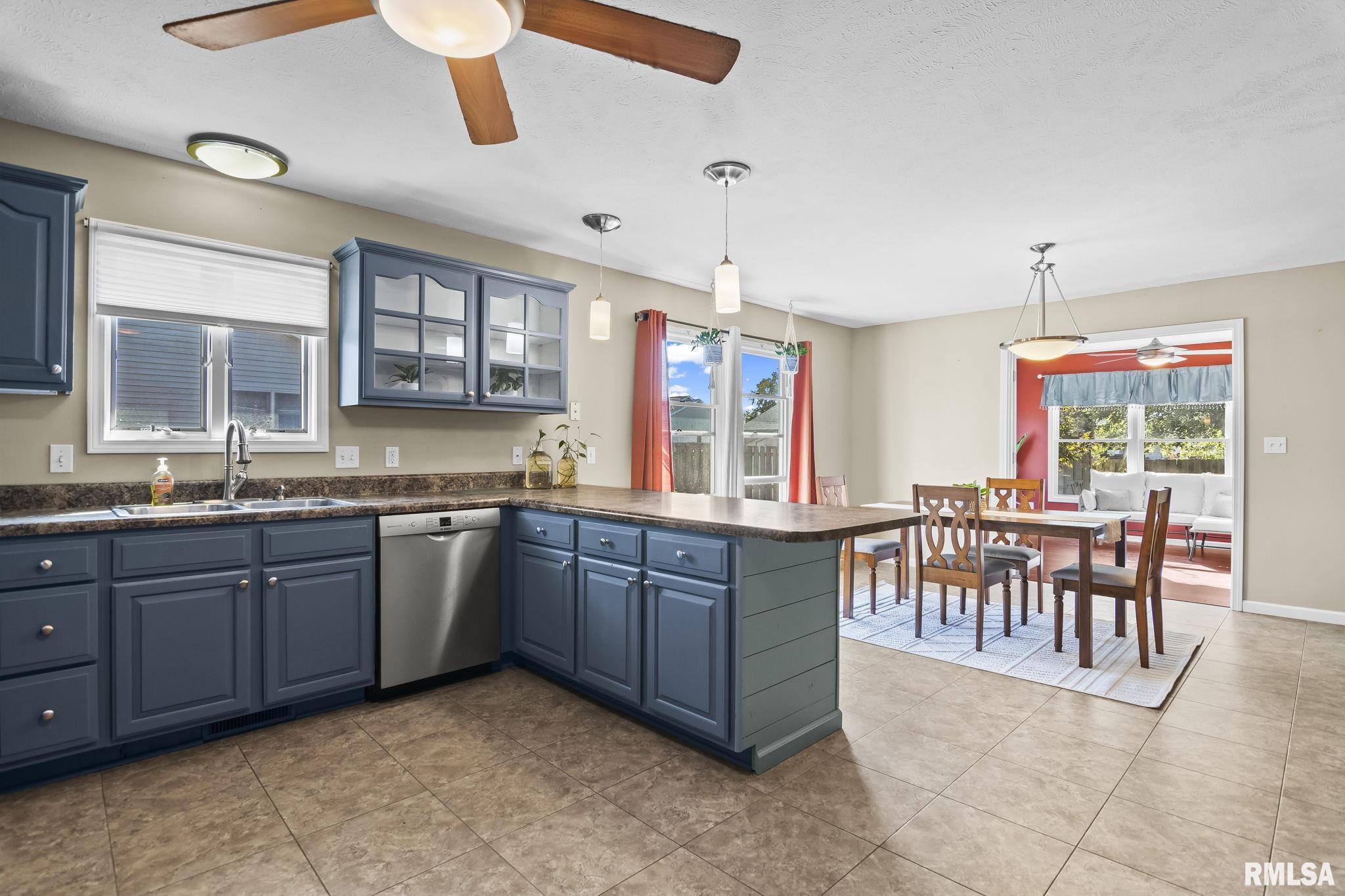 1129 Woodhaven Court Chatham, IL 62629 - Photo 10 of 39