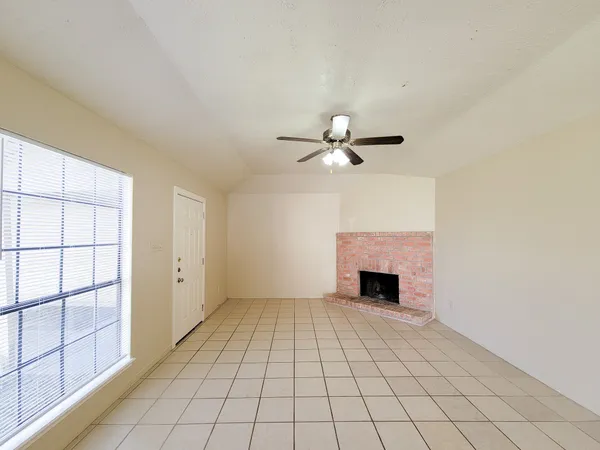 $1,450 | 10059 Emerald Creek Drive, Houston, TX 77070