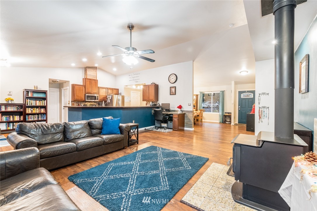 5010 East Rasor Road Belfair, WA 98528 - Photo 7 of 40 Gallery Image 7