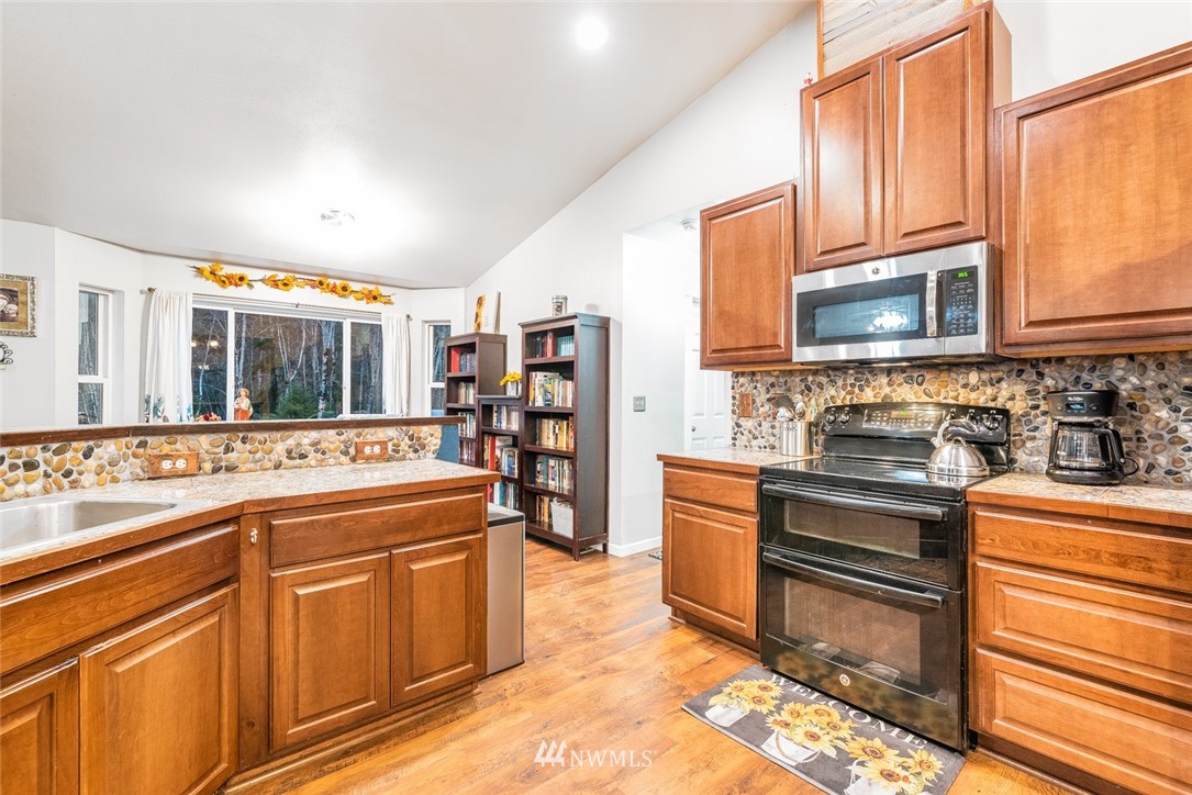 5010 East Rasor Road Belfair, WA 98528 - Photo 8 of 40 Gallery Image 8