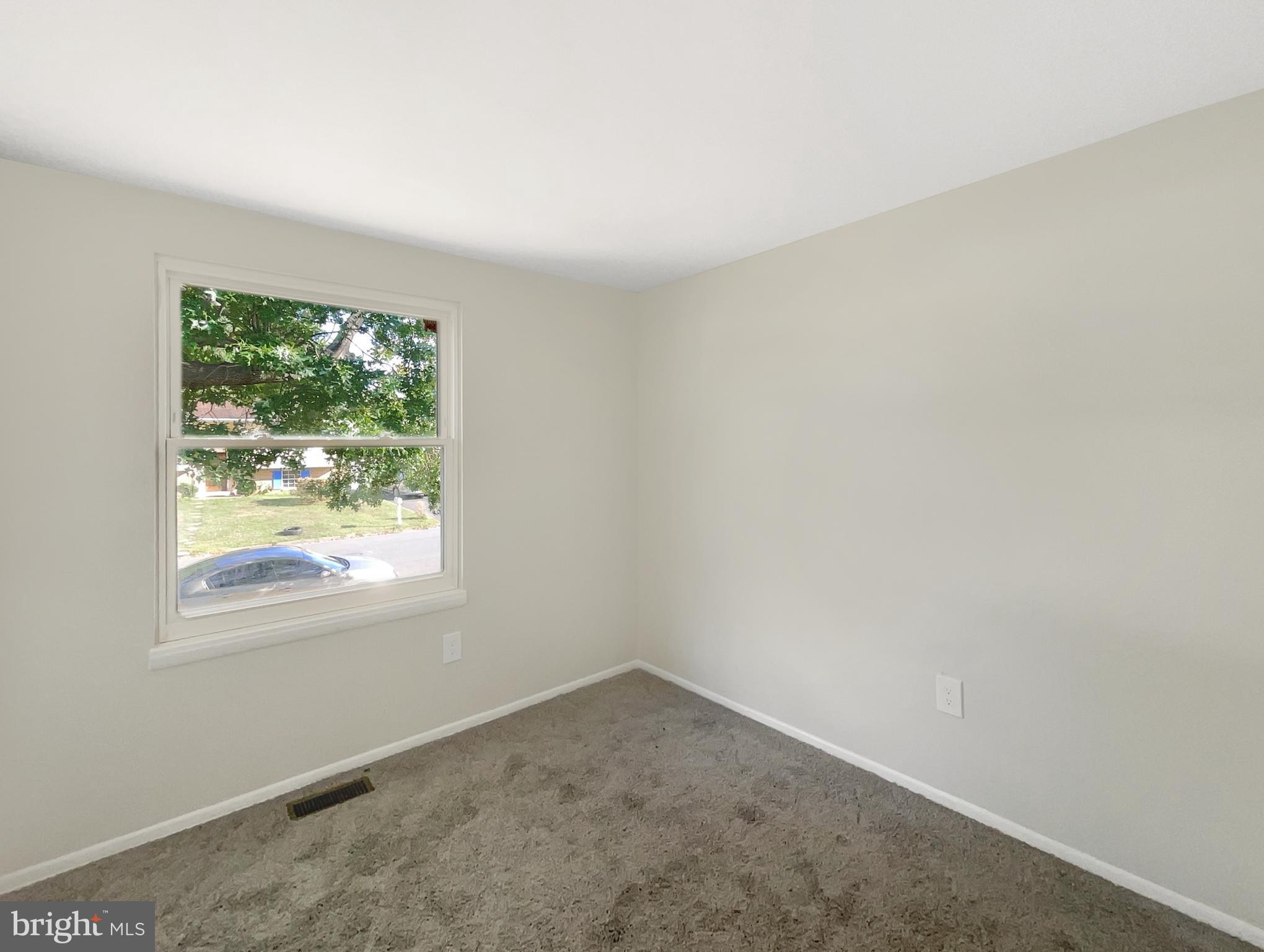113 North Harrison Road Sterling, VA 20164 - Photo 16 of 19 an empty room with a window