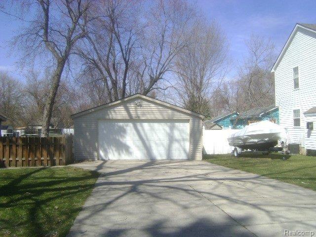 3240 Wanamaker Road Waterford, MI 48328 - Photo 2 of 10 GARAGE
