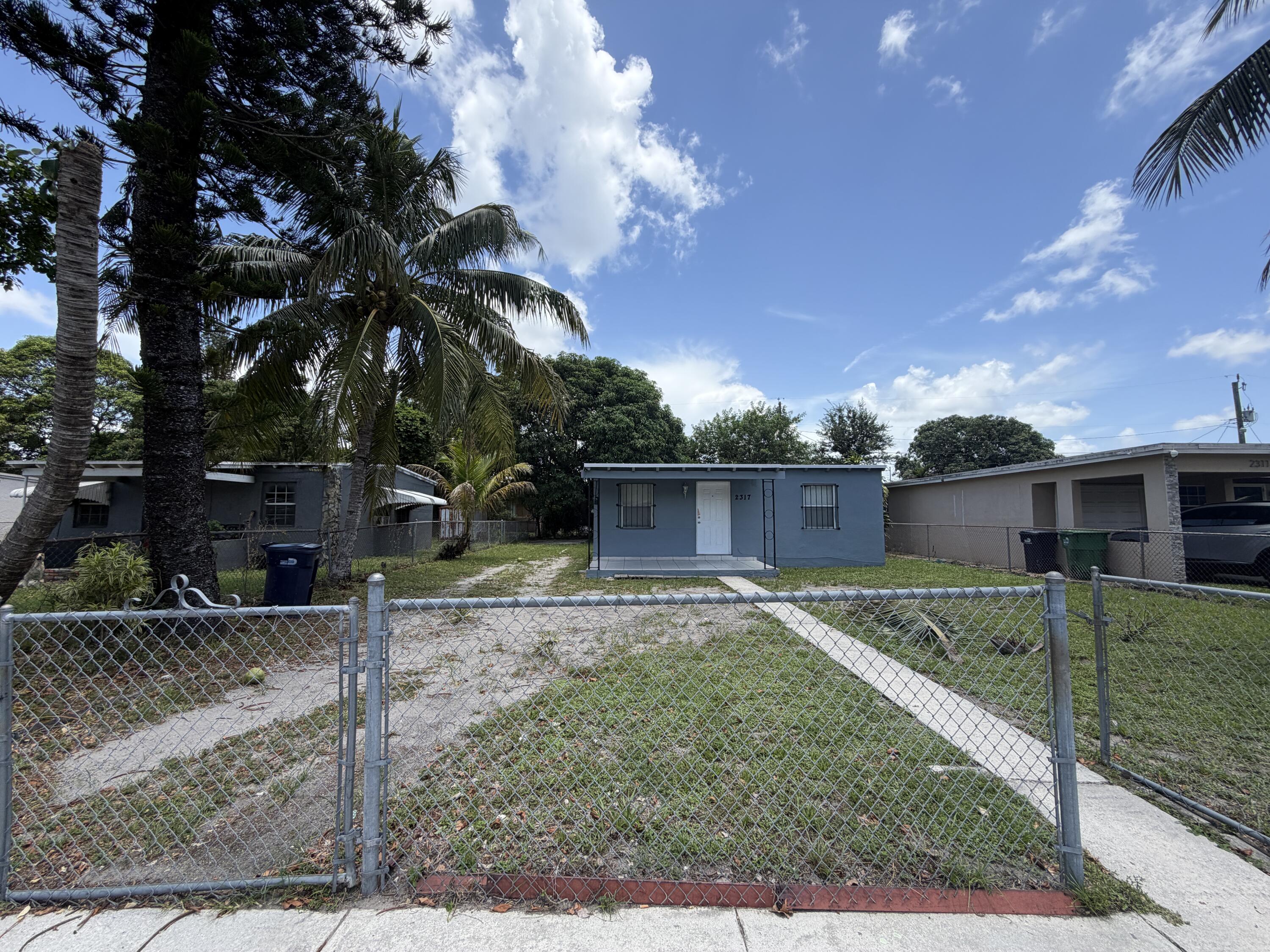 2317 Rutland Street Opa-Locka, FL 33054 - Photo 3 of 11 0959280F-84D8-4A38-A170-564DC4282D95