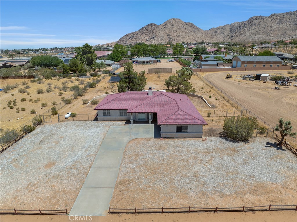 23482 Guajome Road Apple Valley, CA 92307 - Photo 3 of 31