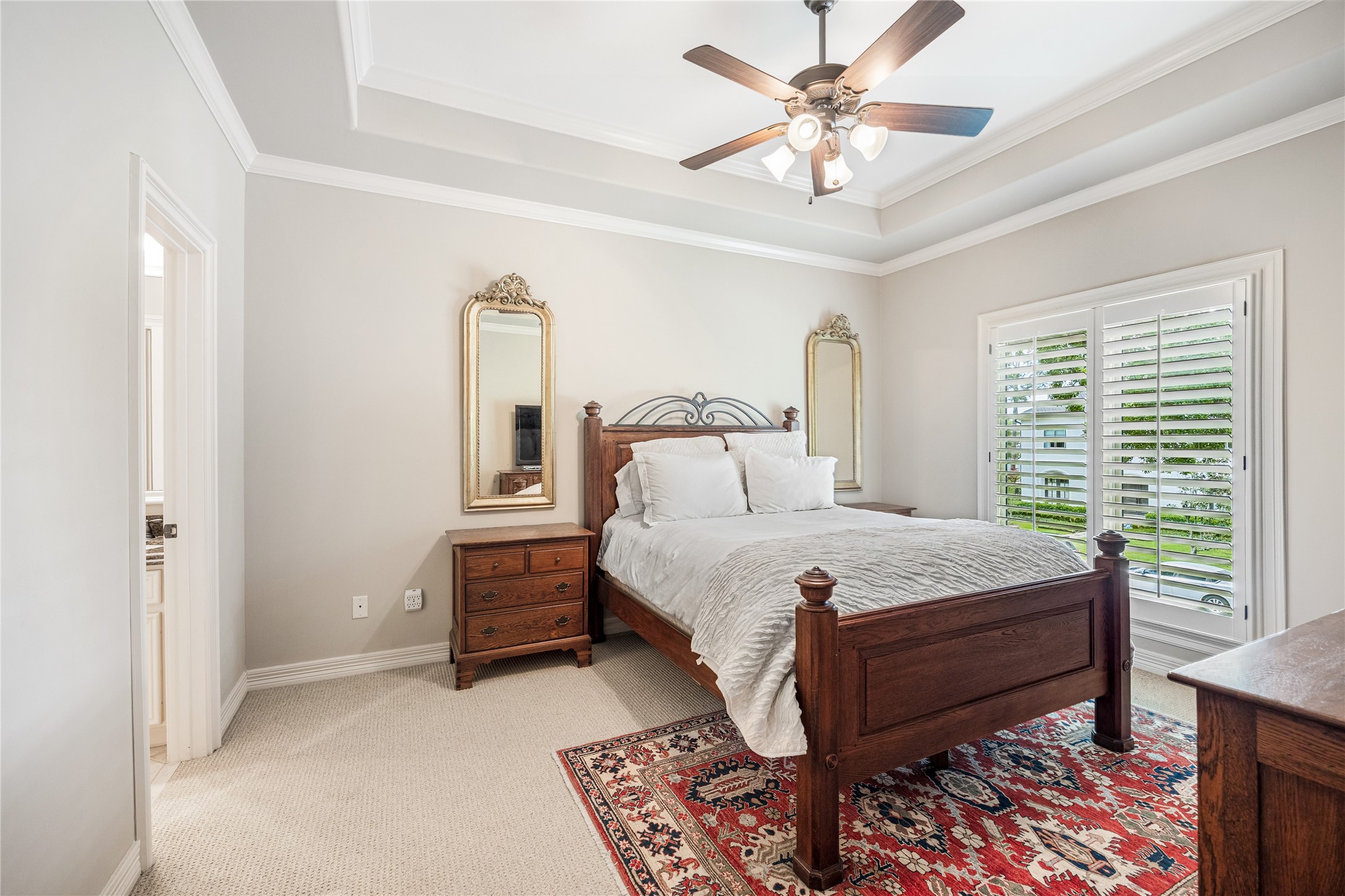 802 Anderson Street Bellaire, TX 77401 - Photo 24 of 36 This secondary bedroom shares the Hollywood bath.