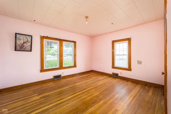 $300,000 | 20-24 North Eisenhower Drive, Edinburgh, IN 46124