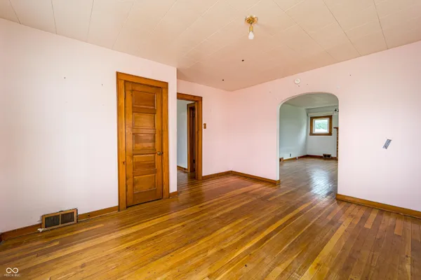 $300,000 | 20-24 North Eisenhower Drive, Edinburgh, IN 46124