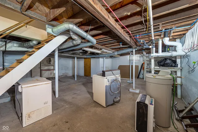 $315,000 | 20-24 North Eisenhower Drive, Edinburgh, IN 46124