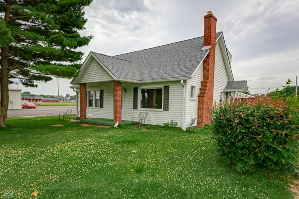 $300,000 | 20-24 North Eisenhower Drive, Edinburgh, IN 46124