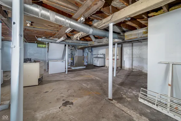 $300,000 | 20-24 North Eisenhower Drive, Edinburgh, IN 46124