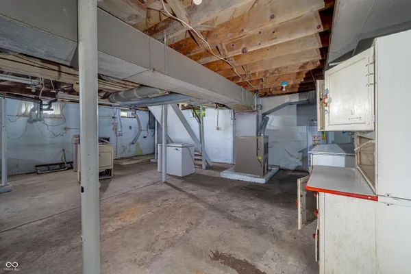 $300,000 | 20-24 North Eisenhower Drive, Edinburgh, IN 46124