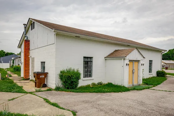 $300,000 | 20-24 North Eisenhower Drive, Edinburgh, IN 46124