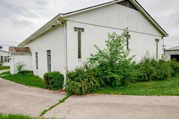 $300,000 | 20-24 North Eisenhower Drive, Edinburgh, IN 46124