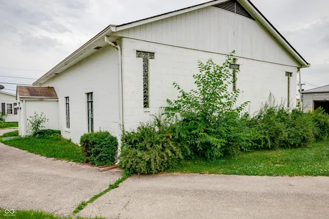 $315,000 | 20-24 North Eisenhower Drive, Edinburgh, IN 46124