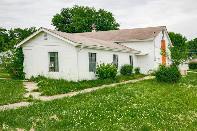 $315,000 | 20-24 North Eisenhower Drive, Edinburgh, IN 46124