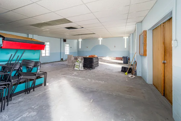 $300,000 | 20-24 North Eisenhower Drive, Edinburgh, IN 46124