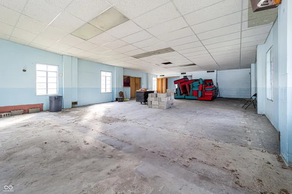 $300,000 | 20-24 North Eisenhower Drive, Edinburgh, IN 46124