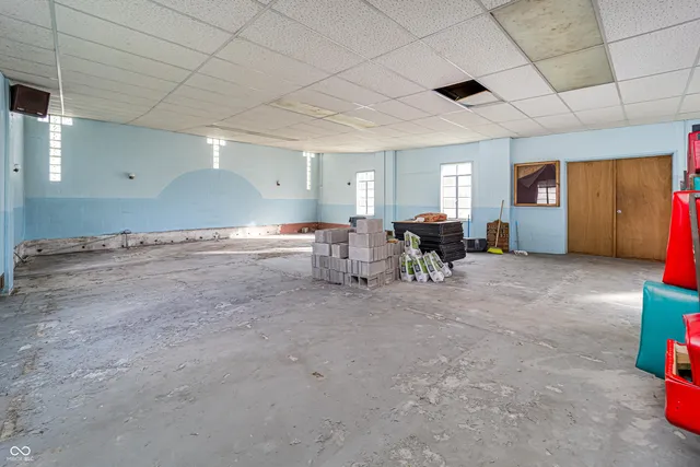 $315,000 | 20-24 North Eisenhower Drive, Edinburgh, IN 46124