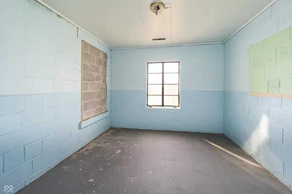 $300,000 | 20-24 North Eisenhower Drive, Edinburgh, IN 46124