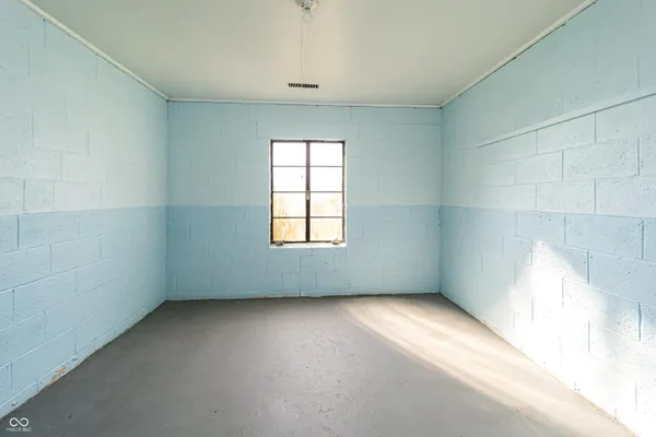 $300,000 | 20-24 North Eisenhower Drive, Edinburgh, IN 46124