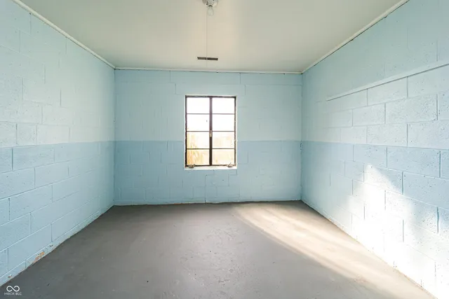 $315,000 | 20-24 North Eisenhower Drive, Edinburgh, IN 46124