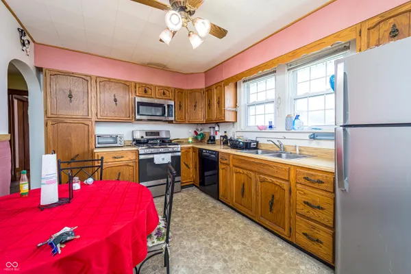 $300,000 | 20-24 North Eisenhower Drive, Edinburgh, IN 46124