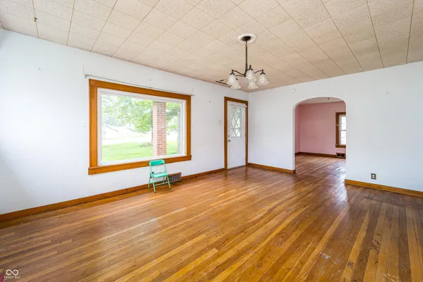 $300,000 | 20-24 North Eisenhower Drive, Edinburgh, IN 46124