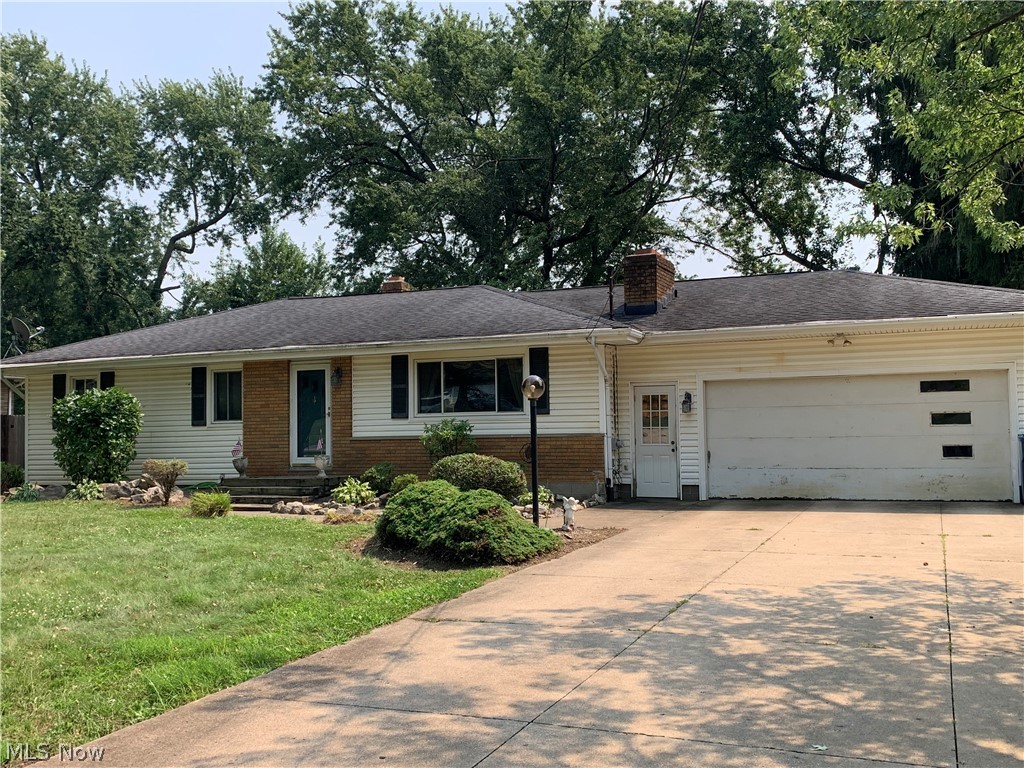1700 Beryl Road Akron, OH 44312 - Photo 2 of 9 Large concrete driveway