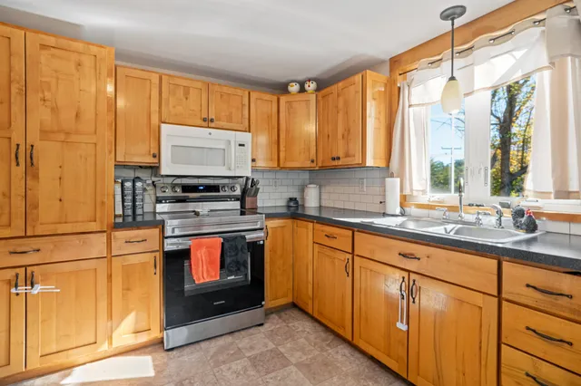 $380,000 | 163 Central Street, Farmington, NH 03835