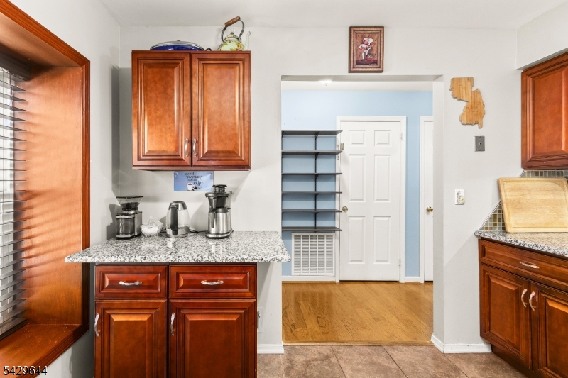 327 Smithwold Road Somerset, NJ 08873 - Photo 4 of 17