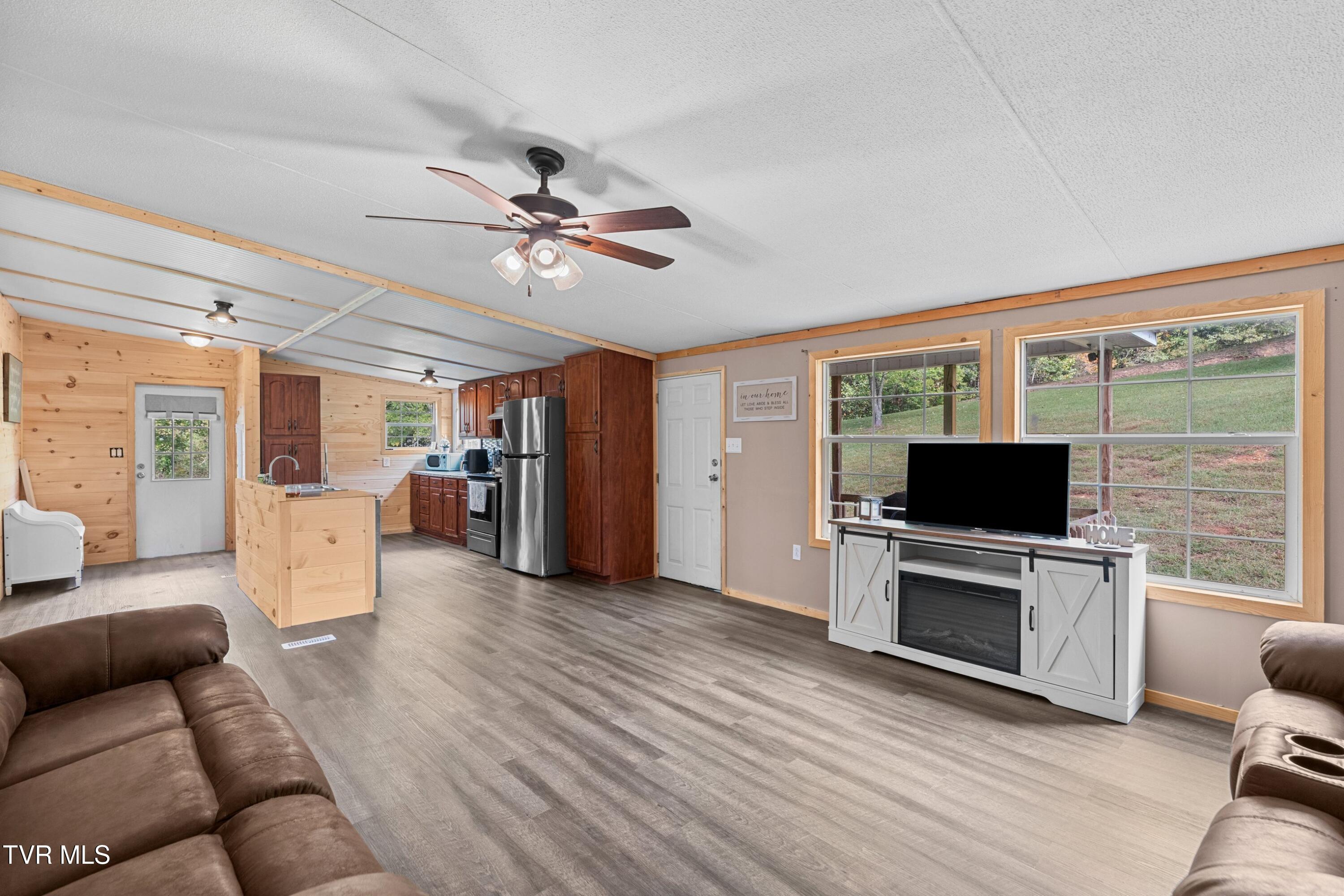 2973 Chinquipin Road Sneedville, TN 37869 - Photo 14 of 31 007-2973ChinquipinRoad-Sneedville-TN-378