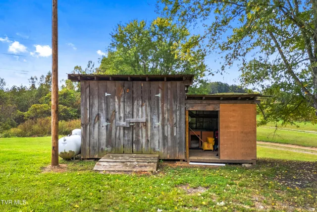 $194,900 | 2973 Chinquipin Road, Sneedville, TN 37869