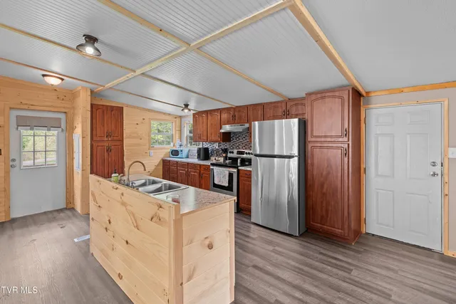 $194,900 | 2973 Chinquipin Road, Sneedville, TN 37869