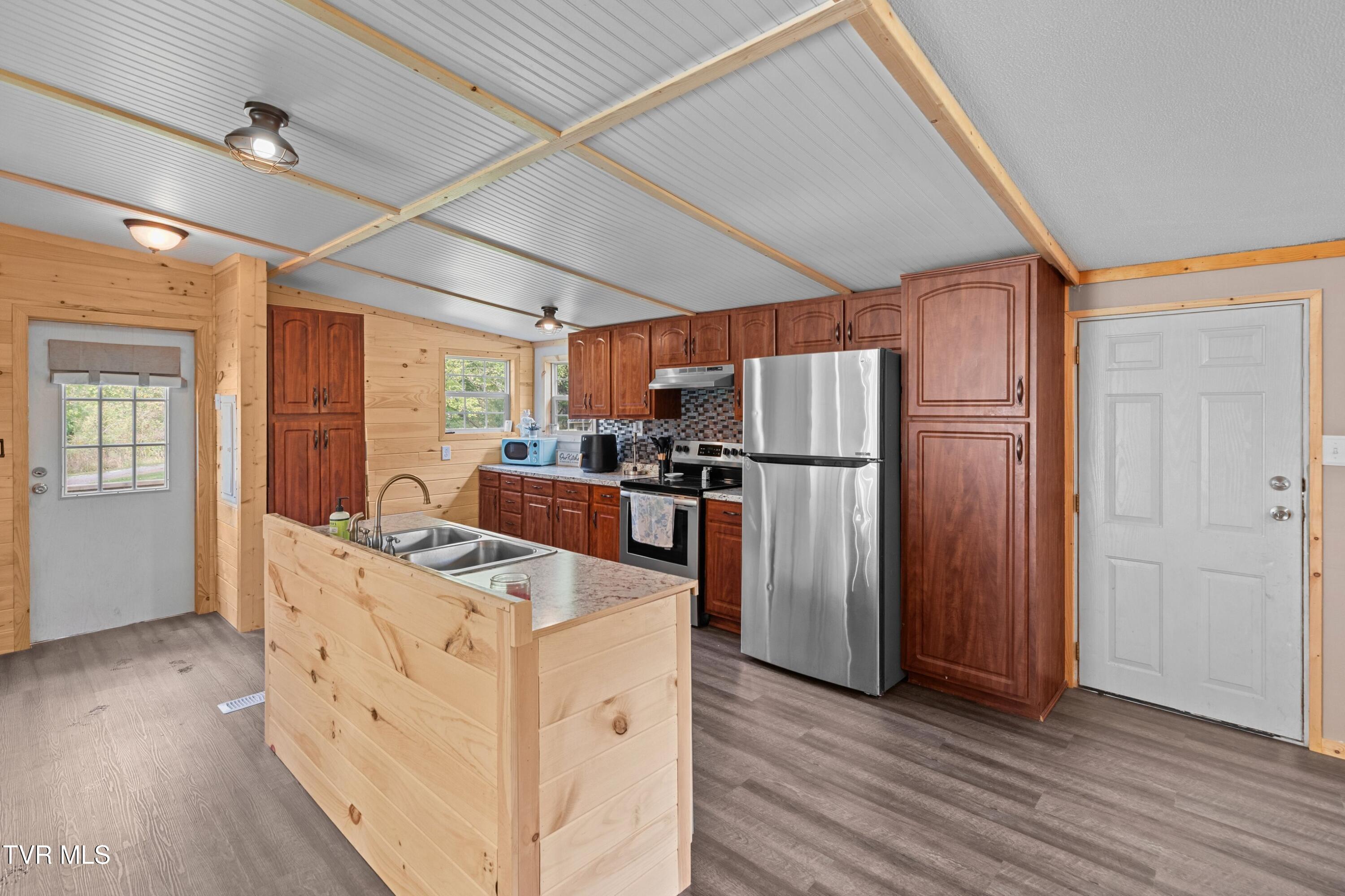 2973 Chinquipin Road Sneedville, TN 37869 - Photo 9 of 31 008-2973ChinquipinRoad-Sneedville-TN-378