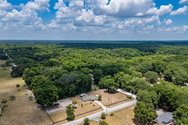 a view of a back yard of the house