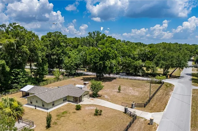 a view of a house with a backyard