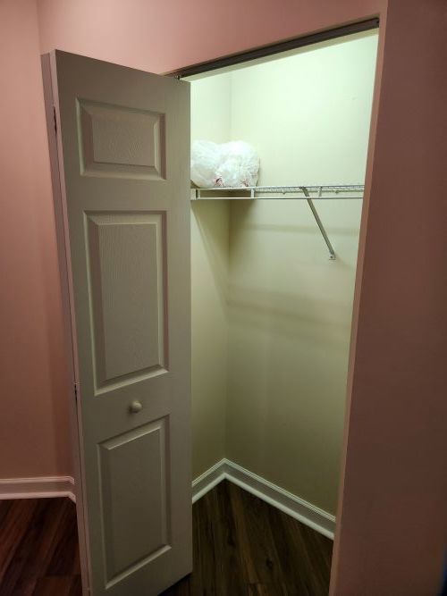 8440 Callie Avenue, Unit 410 Morton Grove, IL 60053 - Photo 19 of 27 a bathroom with a window