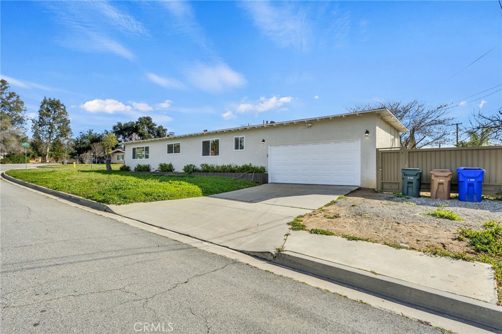 12995 Leith Way Yucaipa, CA 92399 - Photo 15 of 17