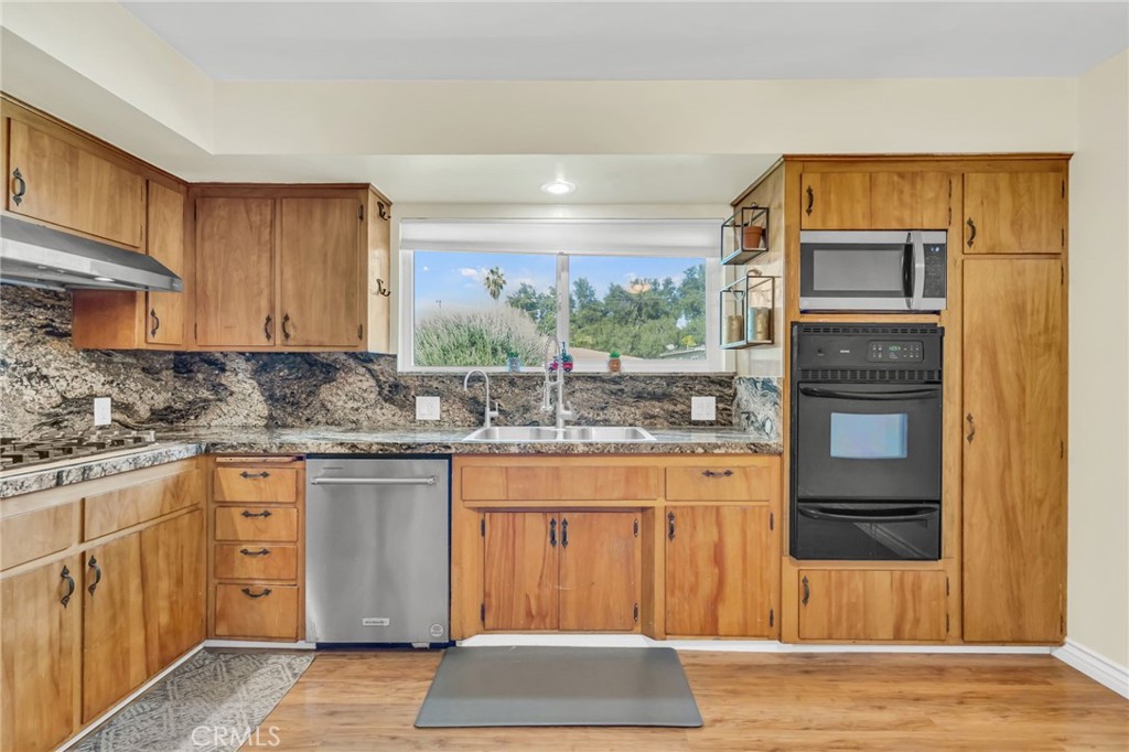 12995 Leith Way Yucaipa, CA 92399 - Photo 7 of 17